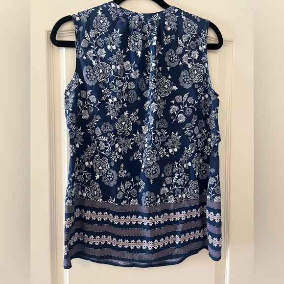 Liz Claiborne Rayon Sleeveless Blue Patterned Blouse Women’s Size Medium - Picture 4 of 12